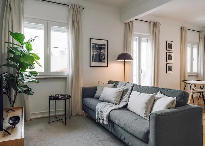 Barnett - 2 Bedrooms And Balcony In Campolide