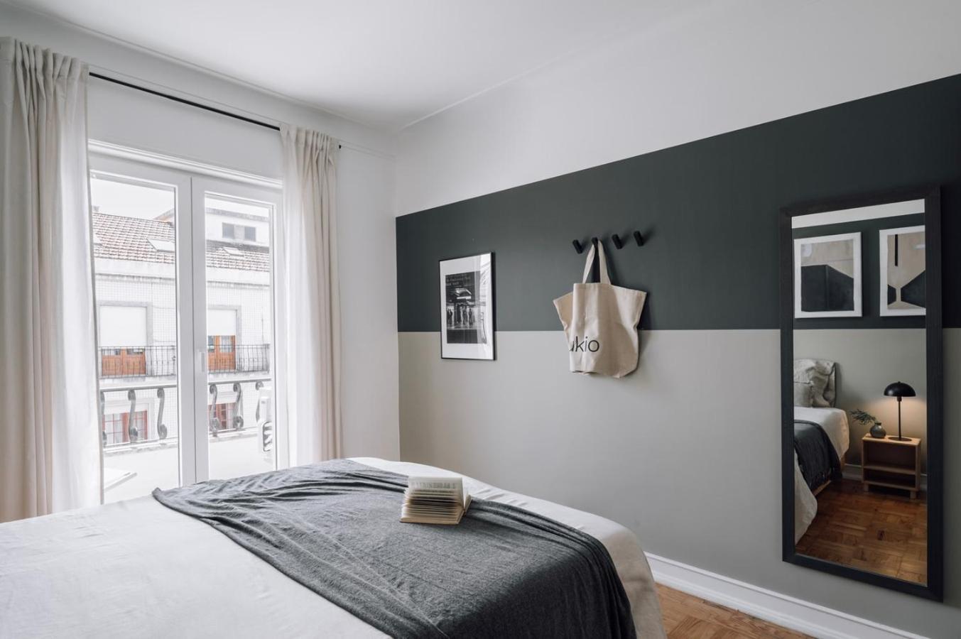 Apartment Barnett - 2 Bedrooms And Balcony In Campolide Lisbon